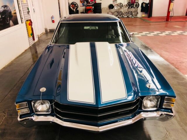 1971 Blue Chevrolet Chevelle --