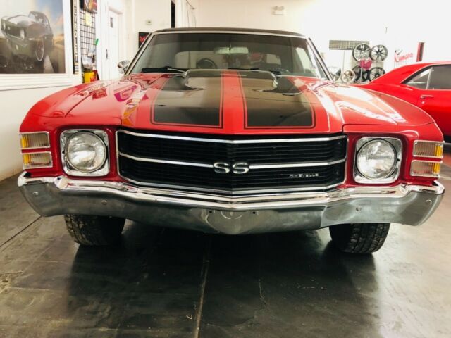 1971 Red Chevrolet Chevelle Coupe