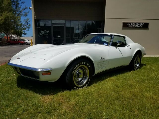 1971 White Chevrolet Corvette Coupe