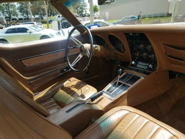 1971 White Chevrolet Corvette Coupe