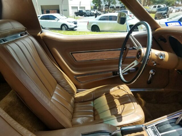 1971 White Chevrolet Corvette Coupe