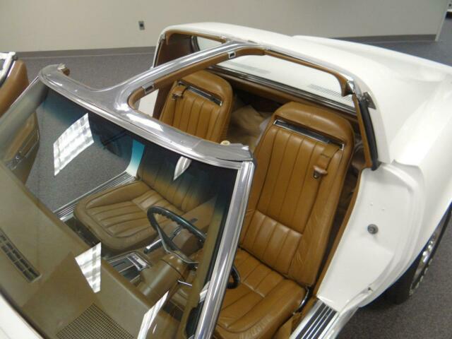 1971 White Chevrolet Corvette Coupe