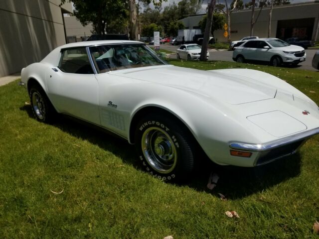 1971 White Chevrolet Corvette Coupe