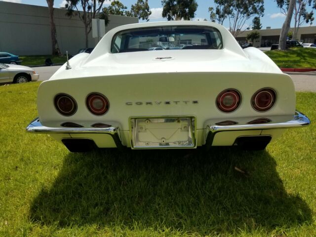 1971 White Chevrolet Corvette Coupe