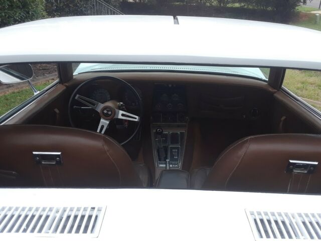 1971 White Chevrolet Corvette Coupe