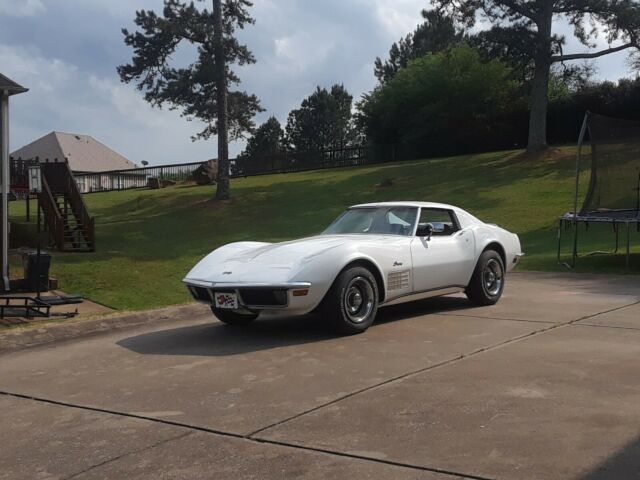1971 White Chevrolet Corvette Coupe