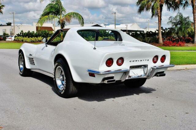 1971 White Chevrolet Corvette Convertible