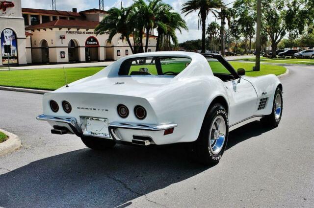 1971 White Chevrolet Corvette Convertible