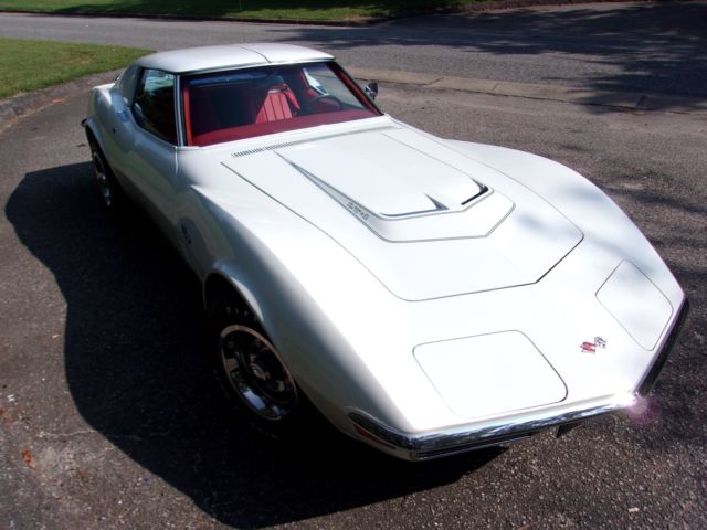 1971 White Chevrolet Corvette