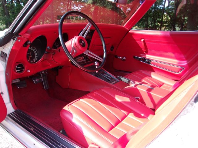 1971 White Chevrolet Corvette