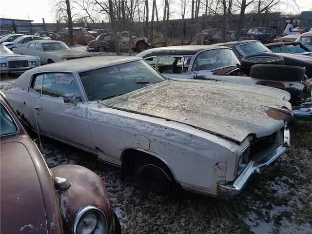 1971 White Chevrolet Monte Carlo --