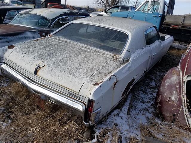 1971 White Chevrolet Monte Carlo --