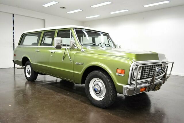 1971 Green Chevrolet Suburban SUV