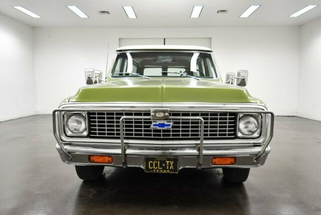 1971 Green Chevrolet Suburban SUV