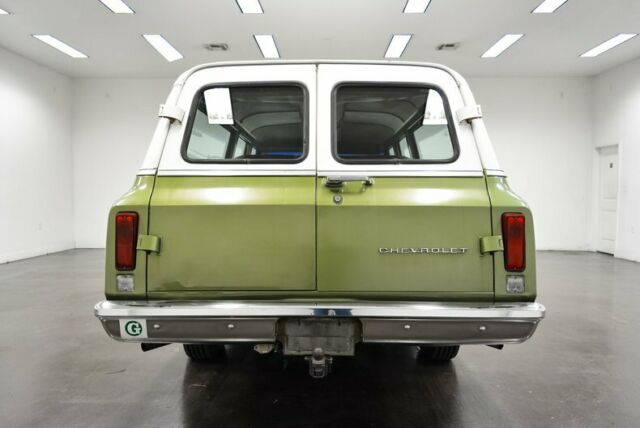 1971 Green Chevrolet Suburban SUV