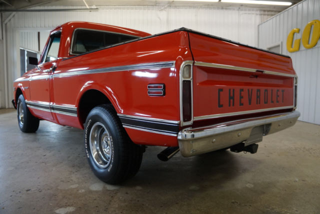 1971 Red Chevrolet C-10 --