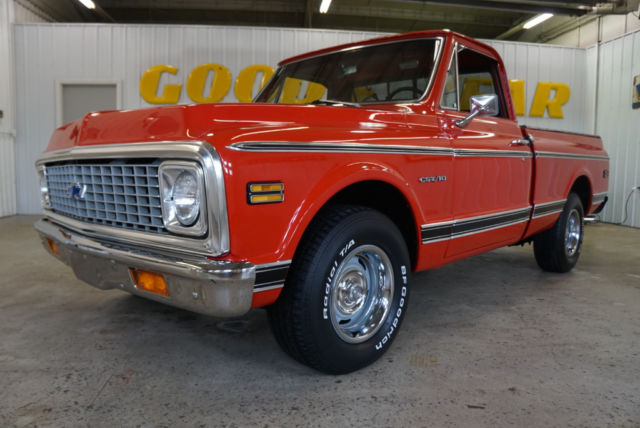 1971 Red Chevrolet C-10 --