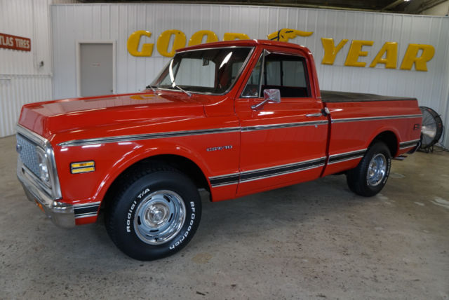 1971 Red Chevrolet C-10 --