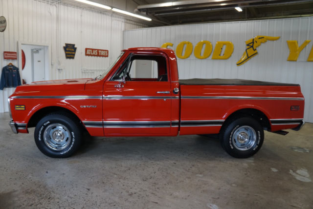1971 Red Chevrolet C-10 --