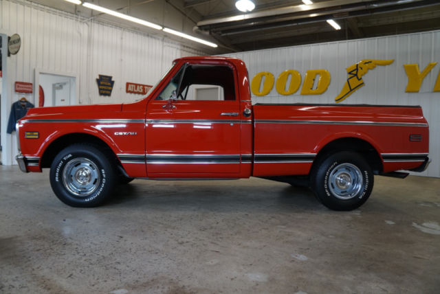 1971 Red Chevrolet C-10 --