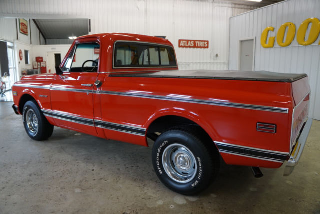 1971 Red Chevrolet C-10 --