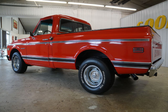1971 Red Chevrolet C-10 --