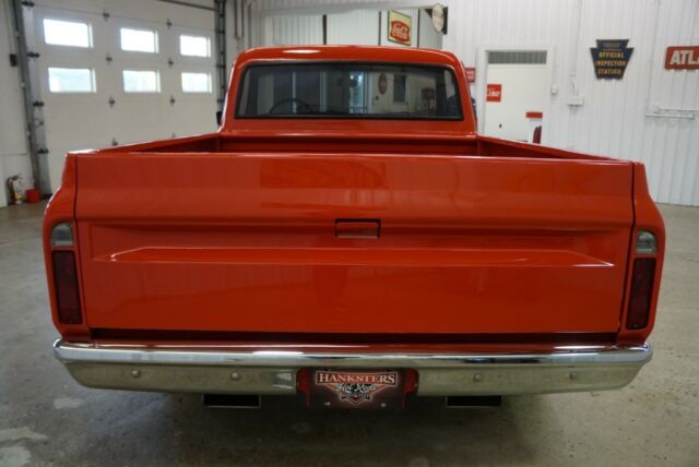 1971 Red Chevrolet C-10 --