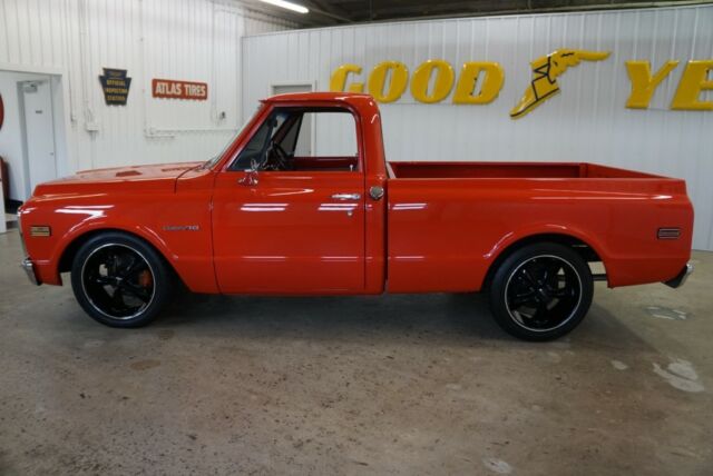 1971 Red Chevrolet C-10 --