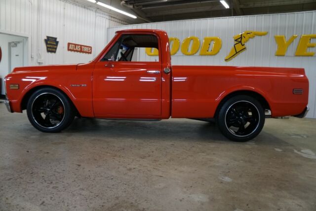 1971 Red Chevrolet C-10 --