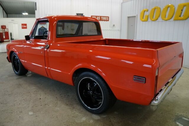 1971 Red Chevrolet C-10 --