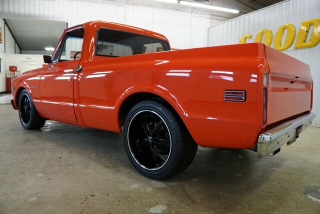 1971 Red Chevrolet C-10 --