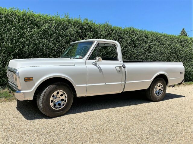 1971 White Chevrolet C-10 Standard Cab Pickup