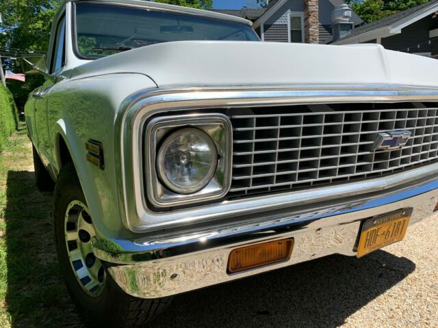 1971 White Chevrolet C-10 Standard Cab Pickup