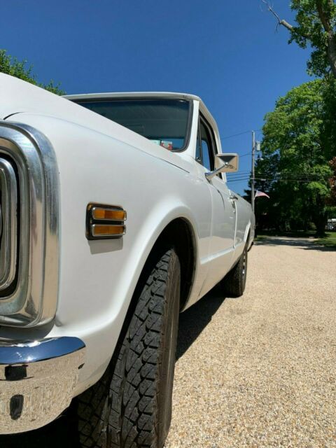 1971 White Chevrolet C-10 Standard Cab Pickup
