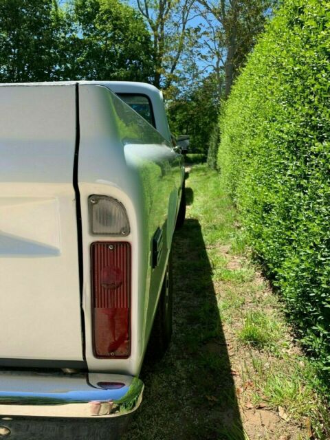 1971 White Chevrolet C-10 Standard Cab Pickup