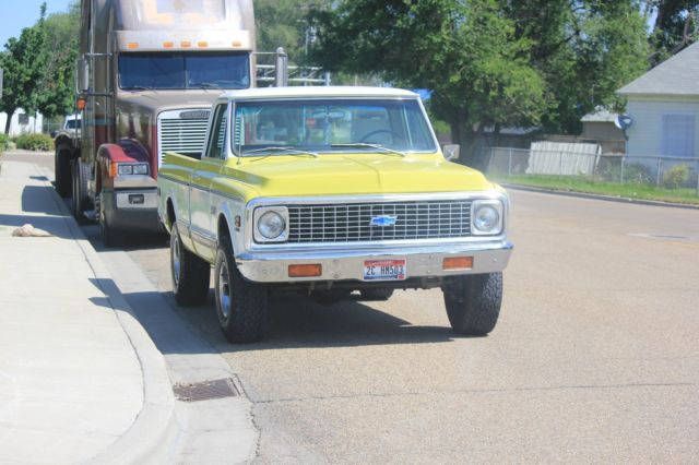 1971 yellow/white Chevrolet C-10