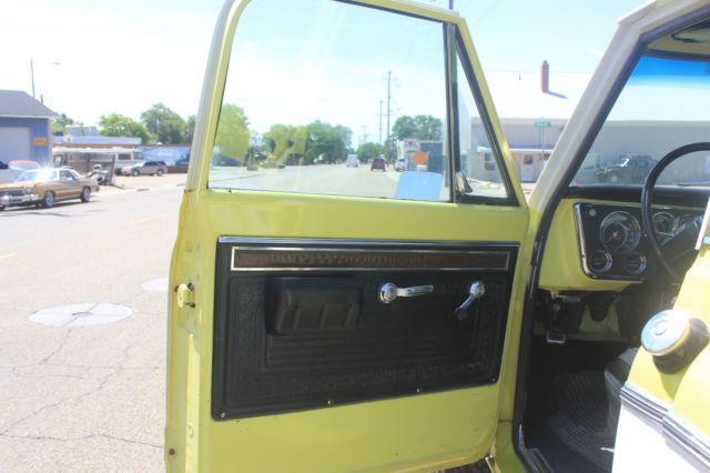 1971 yellow/white Chevrolet C-10