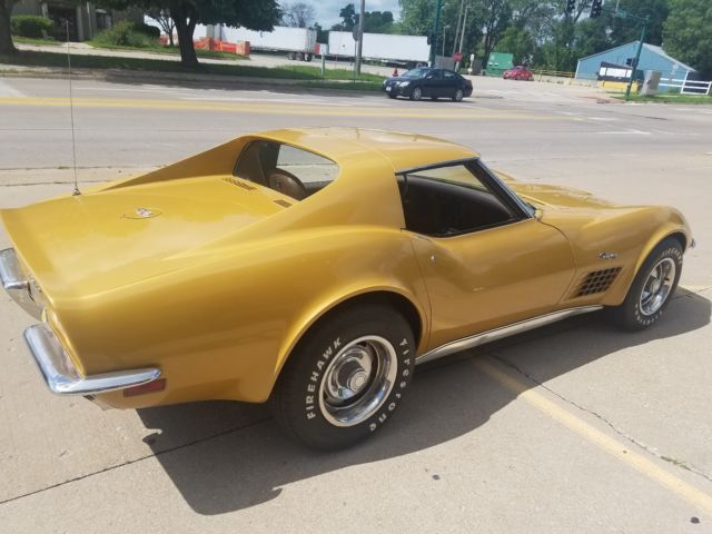 1971 war bonnet yellow Chevrolet Corvette Coupe