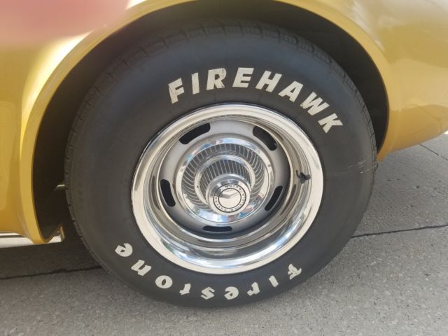 1971 war bonnet yellow Chevrolet Corvette Coupe