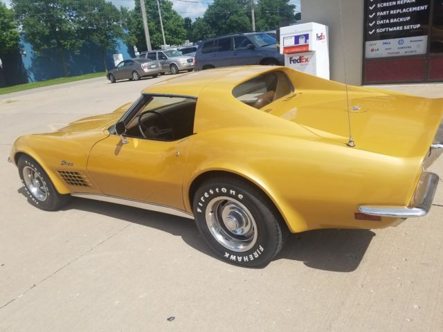 1971 war bonnet yellow Chevrolet Corvette Coupe