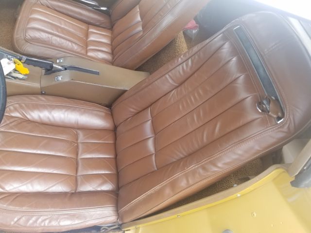 1971 war bonnet yellow Chevrolet Corvette Coupe