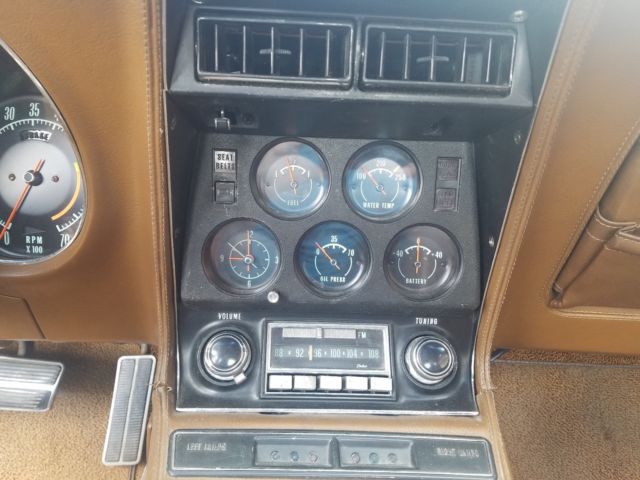 1971 war bonnet yellow Chevrolet Corvette Coupe