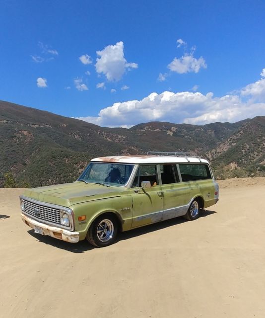 1971 Green Chevrolet Suburban