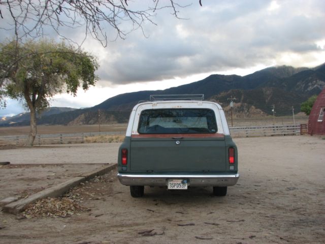 1971 Green Chevrolet Suburban