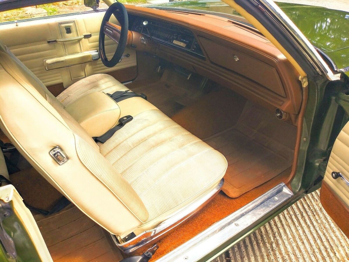 1971 Green Chrysler 300 Sports car