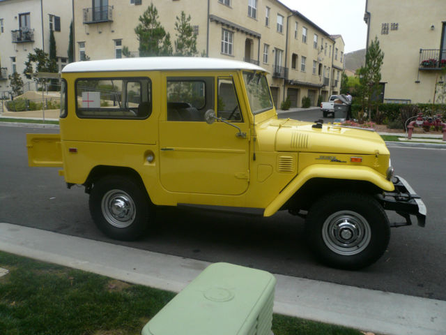 1971 Yellow and White top Toyota Land Cruiser Truck /hard top comes off