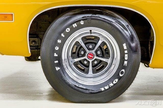 1971 Gold Ford Torino
