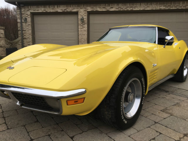 1971 Yellow Chevrolet Corvette Coupe