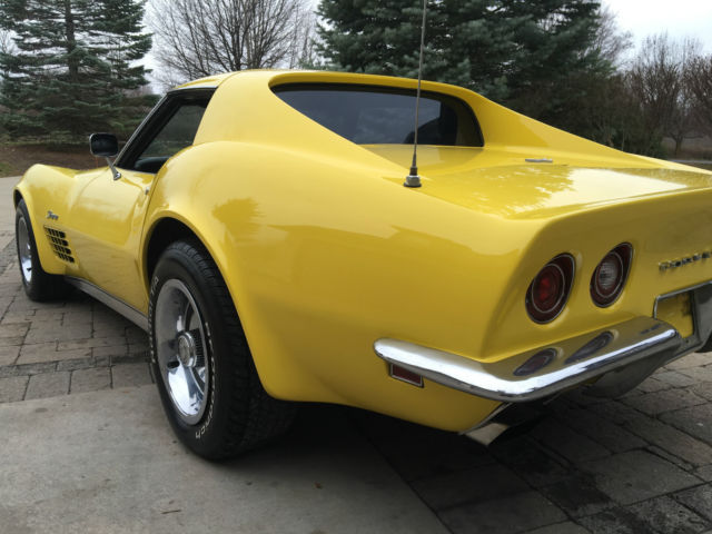 1971 Yellow Chevrolet Corvette Coupe