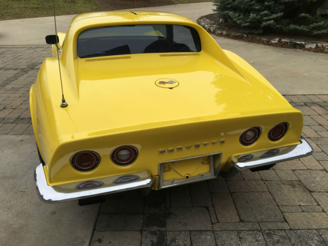 1971 Yellow Chevrolet Corvette Coupe